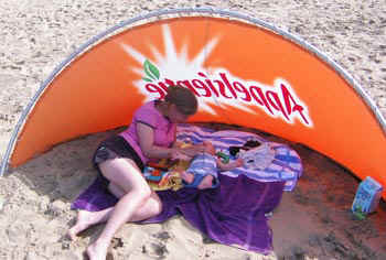 With mommy on the beatch